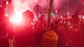 Folle ambiance sur les Champs Elysées après la qualification du PSG pour la finale de Ligue des champions, 7 mai 2025