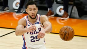 Le meneur des Sixers Ben Simmons lors du match de saison régulière de la NBA contre les Suns de Phoenix en Arizona, le 13 février 2021