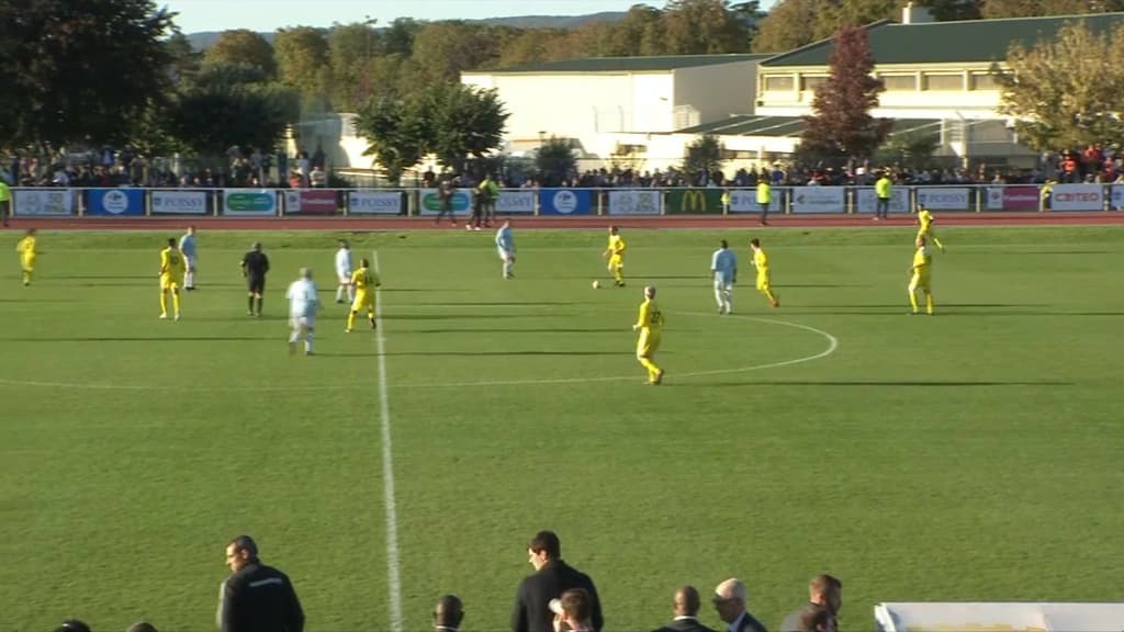Emmanuel Macron sur le terrain de Poissy 