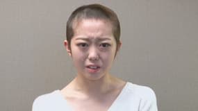 Minami Minegishi, 20 ans, s'est rasée le crâne pour se punir d'avoir couché avec un jeune homme.