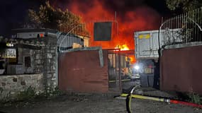 L'incendie s'est déclaré dans la commune de Roquette-sur-Siagne (Alpes-Maritimes) dans la nuit du mardi 21 au mercredi 22 mai. 