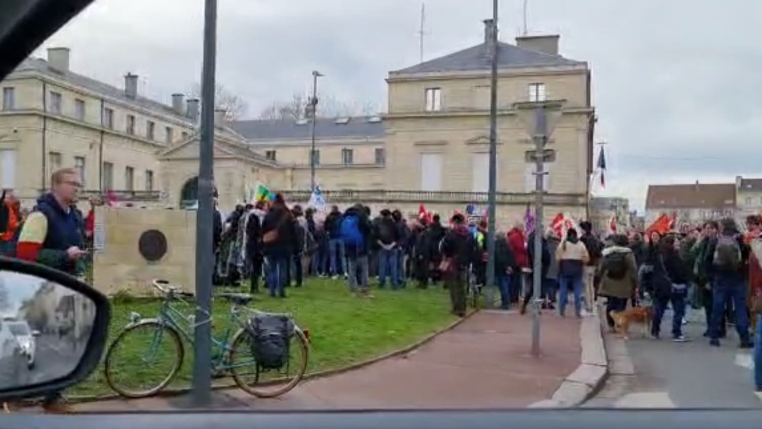 Plusieurs centaines de personnes se sont réunies à Caen Plusieurs centaines de personnes se sont réunies à Caen