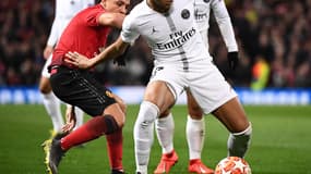 Alexis Sanchez face à Kylian Mbappé