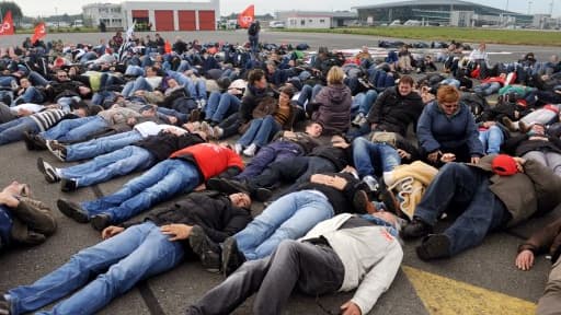 Des salariés bretons en colère ont bloqué l'aéroport de Brest, le 14 octobre dernier.