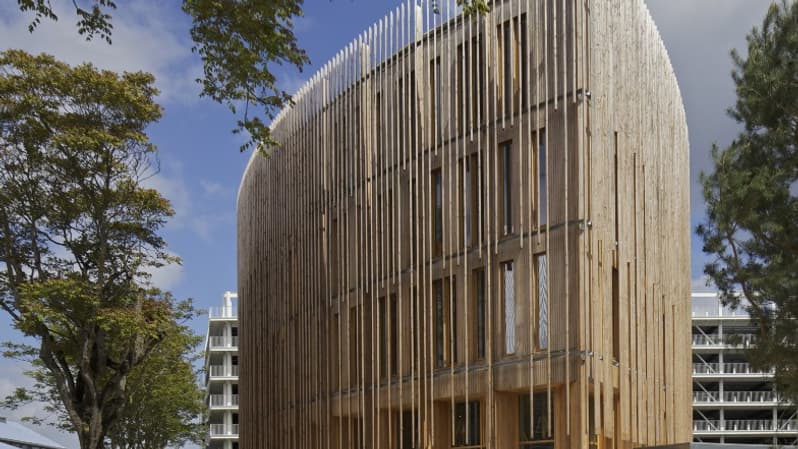 Un bâtiment de bureau en bois, situé en plein coeur du quartier de la Création sur l’île de Nantes. Un bâtiment de bureau en bois, situé en plein coeur du quartier de la Création sur l’île de Nantes.