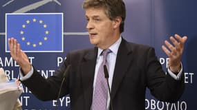 Jonathan Hill, le commissaire européen chargé des services financiers, a ouvert la porte à une moindre régulation des banques.