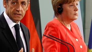 Le président Nicolas Sarkozy et la chancelière Angela Merkel sont convenus d'un ensemble de principes pour guider un nouveau plan de sauvetage de la Grèce, y compris celui d'une participation du secteur privé "sur une base volontaire". /Photo prise le 17