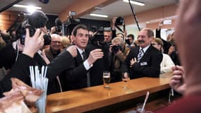 Manuel Valls à la fête de la Rose de Wattrelos dans le Nord dimanche 20 mars 2016