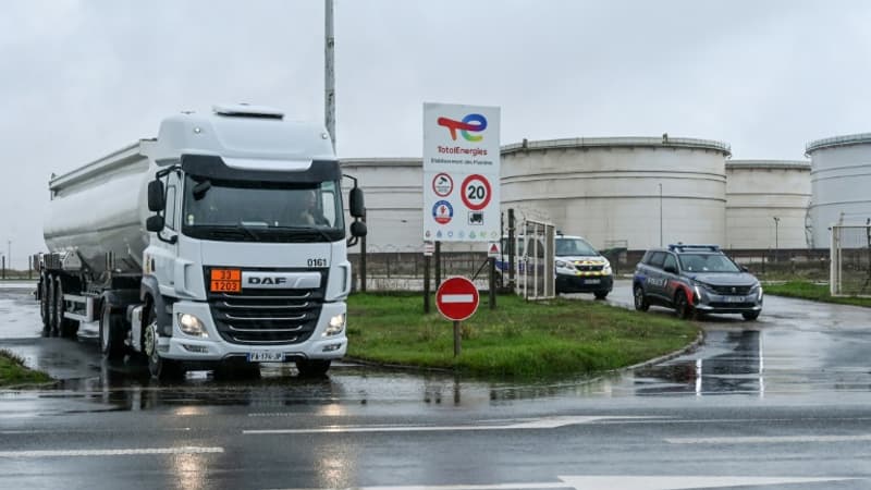 Les premiers camions de carburant quittent le dépôt TotalEnergies près de Dunkerque