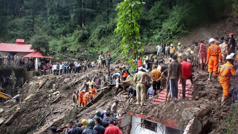 Inde: un temple s'effondre à cause des pluies diluviennes, 10 personnes piégées sous les décombres
