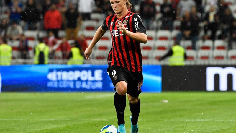 Kasper Dolberg est aligné à la pointe de Nice face à Lille