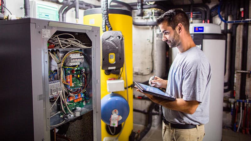 SERVIGNAT accompagne les particuliers et les professionnels dans la conception, la réalisation et l'entreprise de leurs installations de chauffage, de climatisation et de plomberie.