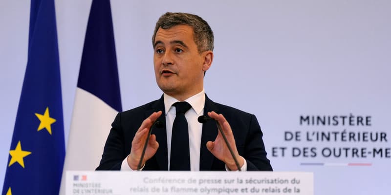 Le ministre français de l'Intérieur Gérald Darmanin s'adresse aux médias lors d'une conférence de presse, à Paris le 22 janvier 2024.