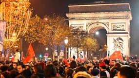 Les Champs-Elysées après les qualifications du Maroc et de la France en demi-finales de la Coupe du monde, le 10 décembre 2022.