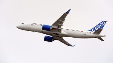 Un CS300 de la gamme CSeries d'Airbus