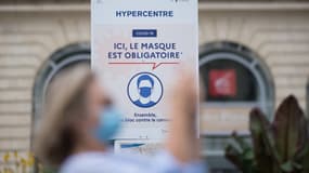 Une pancarte sur les gestes barrières à Nantes, le 24 août 2020.