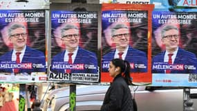 Des affiches électorales du candidat des Insoumis à la présidentielle Jean-Luc Mélenchon, à Marseille le 31 mars 2022