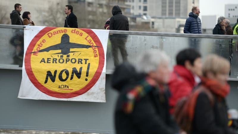 François Hollande a annoncé un référendum local pour régler le conflit autour de l'aéroport de Notre-Dame-des-Landes.