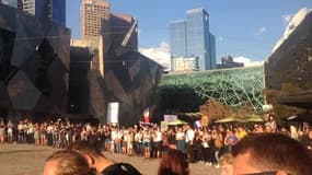 Hommage des habitants de Melbourne aux victimes des attentats de Paris - Témoins BFMTV