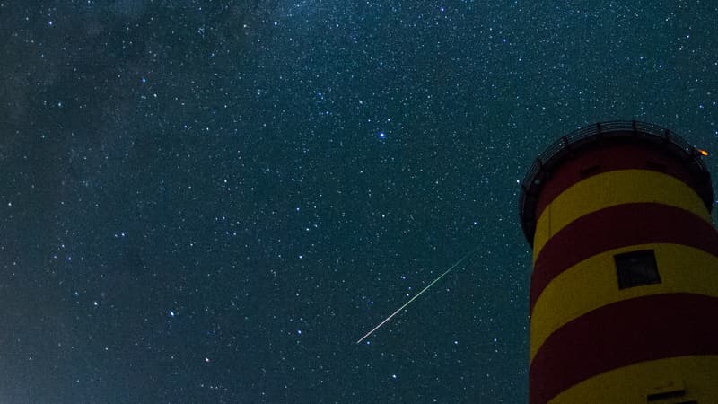 Une étoile filante traverse le ciel allemand, mercredi 12 août. 