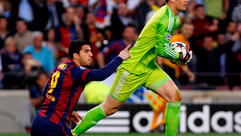 EN VIDEO : la première parade de Neuer face à Suarez