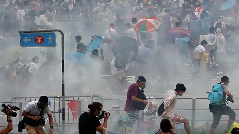 Les manifestants prodémocratie ont été dispersés par la police, dimanche à Hong Kong, dans un climat très tendu.