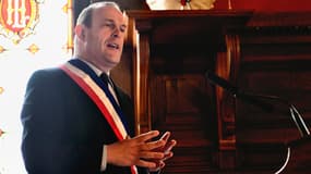 Steeve Briois lors de son élection par le conseil municipal d'Hénin-Beaumont, le 30 mars 2014.