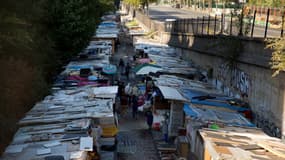 Le campement de Roms longe le boulevard Ney.