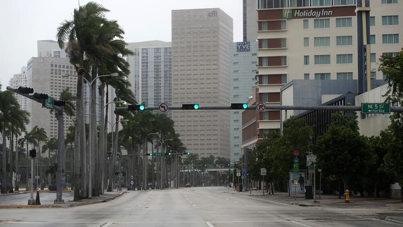 Dimanche, les vents de l'ouragan soufflent sur la Floride