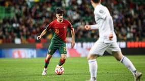 Vitinha avec le maillot du Portugal.