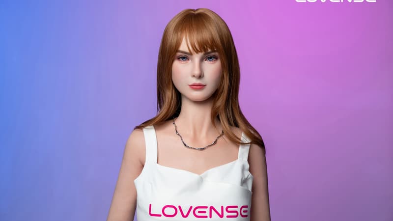 CES 2026: Emily est une poupée sexuelle, pas comme les autres, grâce à l’IA, son créateur Lovense promet une "conscience émotionnelle et un comportement expressif", et même des SMS coquins…