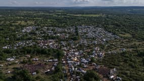 Le site d'une rave illégale à Montvalent, dans le sud de la France, le 9 mai 2025.