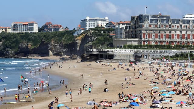 Une plage à Biarritz en France
