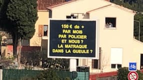 Le panneau publicitaire, à La-Seyne-sur-Mer