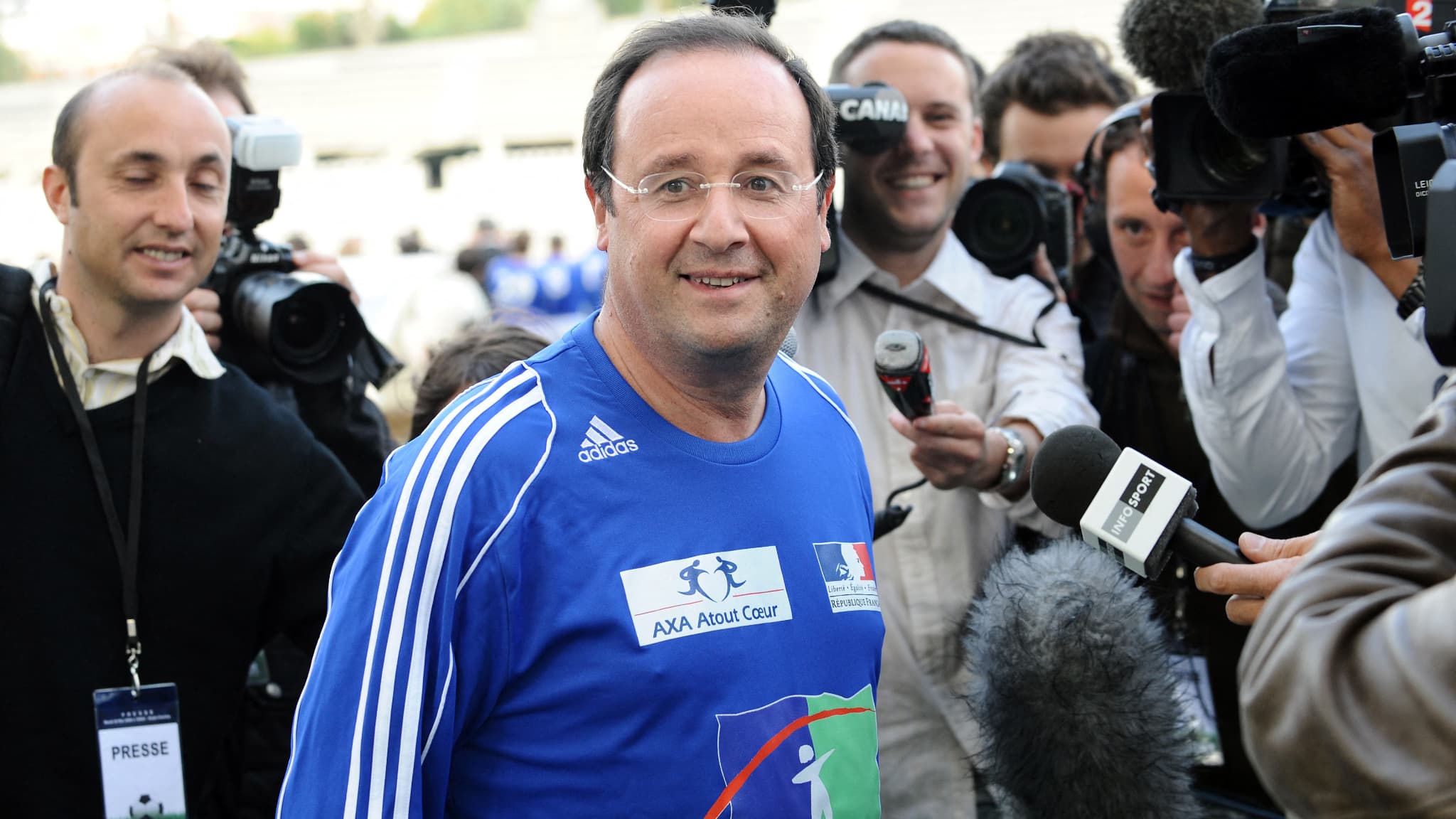 François Hollande en maillot de football en 2008