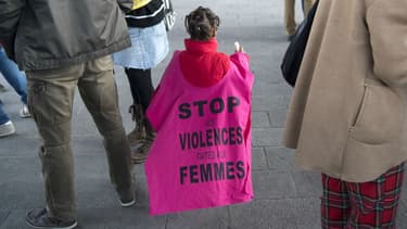 Une petite fille durant une manifestation contre les violences faites aux femmes, le 8 mars 2018 à Marseille.