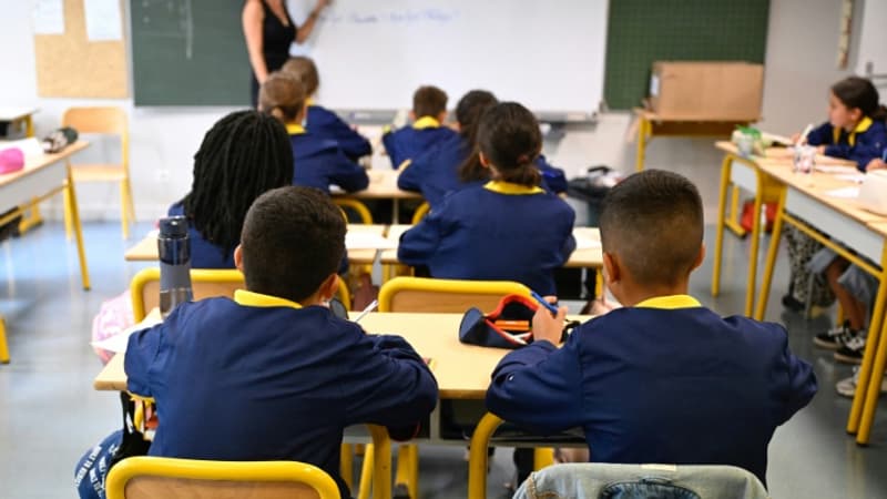Résultats mitigés et coûts dissuasifs: l'expérimentation du port de l'uniforme à l'école disparaît-elle en silence?