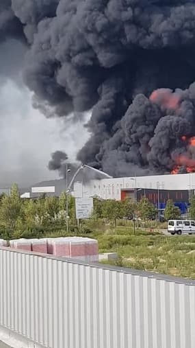 Un violent incendie à Valence  - Témoins BFMTV