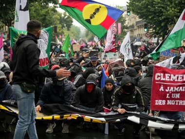 Des milliers de personnes défilent à Paris en hommage au militant d'ultragauche Clément Méric tué il y a dix ans, en soutien aux peuples palestinien et kanak, le 1er juin 2024.