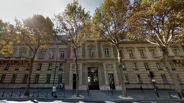 Le ministère du boulevard Saint Germain est estimé à 350 millions au moins. 