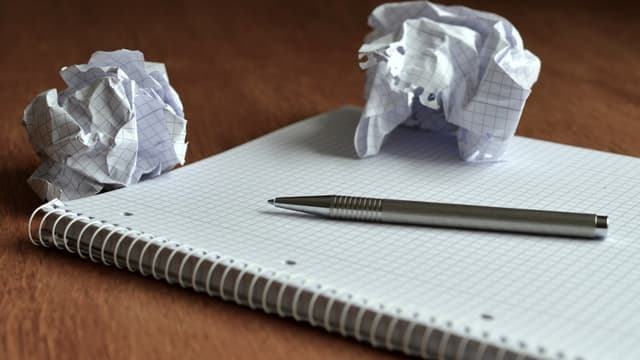 Rédiger son CV demande du temps... et il ne faut pas hésiter à en faire plusieurs versions en fonction des candidatures.