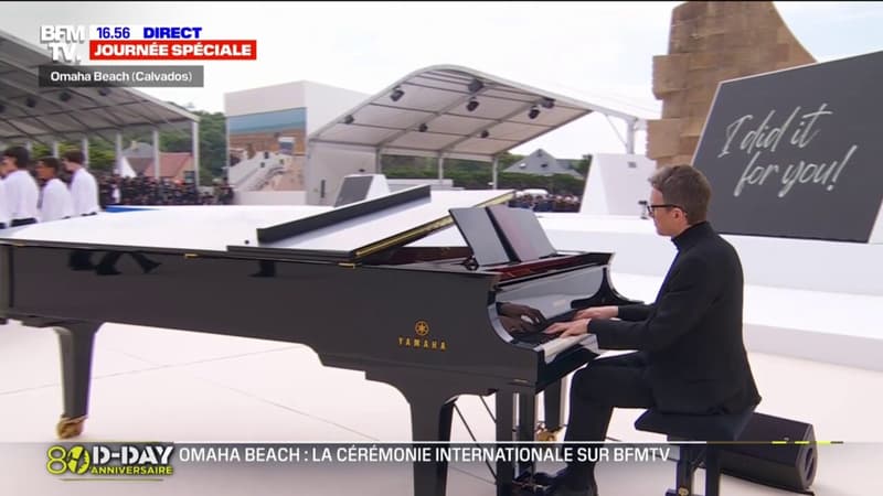 Regarder la vidéo D-Day: le pianiste français Alexandre Tharaud poursuit la cérémonie d'hommages en interprétant un morceau composé par Erik Satie: Gnossienne No. 1