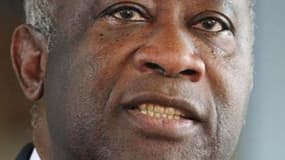 Laurent Gbagbo, qui aura à répondre devant la Cour pénale internationale (CPI) de La Haye d'accusations de crimes contre l'humanité, est le "prisonnier de la France", selon un conseiller de l'ancien président ivoirien. /Photo d'archives/REUTERS/Luc Gnago