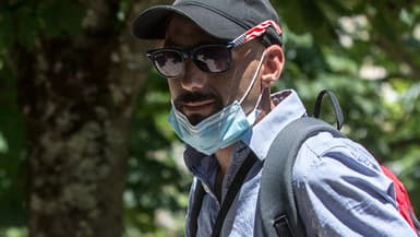 Cédric Jubillar, l'époux de Delphine Jubillar, disparue en décembre 2020, participe à un rassemblement avec ses collègues et ses proches à Albi, dans le sud de la France, le 12 juin 2021.