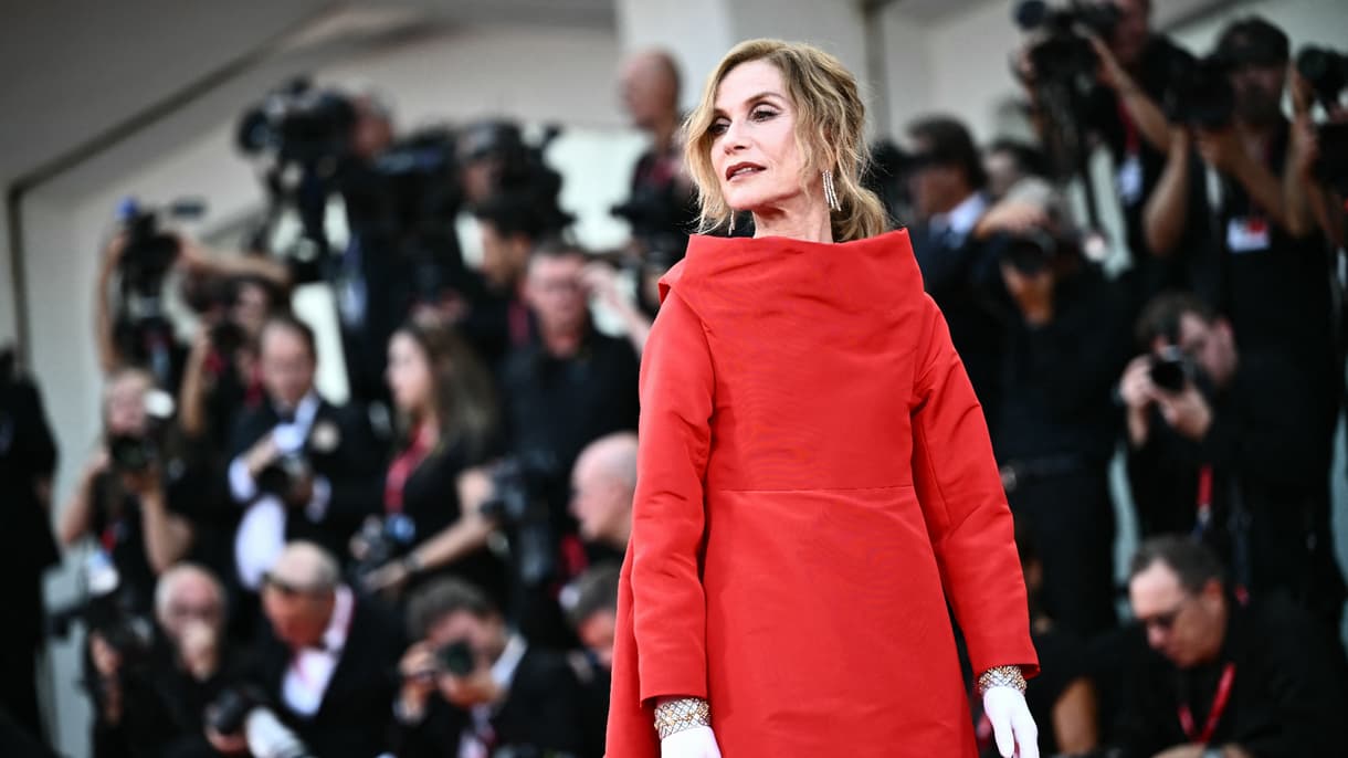 Isabelle Huppert en Balenciaga à la Mostra de Venise, le 28 août 2024