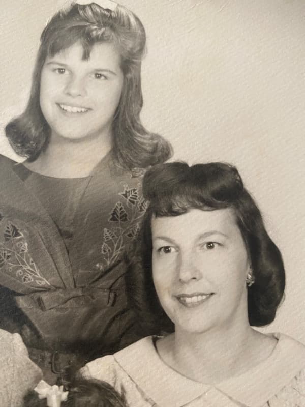 Sylvia June Atherton et sa fille Syllen Gates 