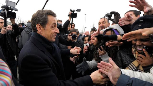 Nicolas Sarkozy en visite à Bourgoin-Jallieu, dans l'Isère, mardi. La campagne pour l'élection présidentielle française débute pour de bon mercredi avec la probable entrée en lice officielle du président sortant qui briguera un deuxième et dernier mandat