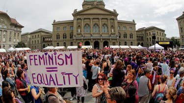 Les Suissesses ont fait grève ce vendredi pour réclamer l'égalité des sexes