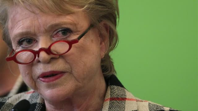 Dans une interview au quotidien Libération, la candidate écologiste Eva Joly, créditée de 2 à 3% d'intentions de vote au premier tour de l'élection présidentielle en France, attribue sa stagnation dans les sondages à des "handicaps" qu'elle qualifie de "l
