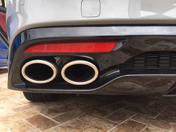 La Kia Stinger et son V6 3.3 de 370 chevaux s'offrent une double sortie d'échappement La Kia Stinger et son V6 3.3 de 370 chevaux s'offrent une double sortie d'échappement